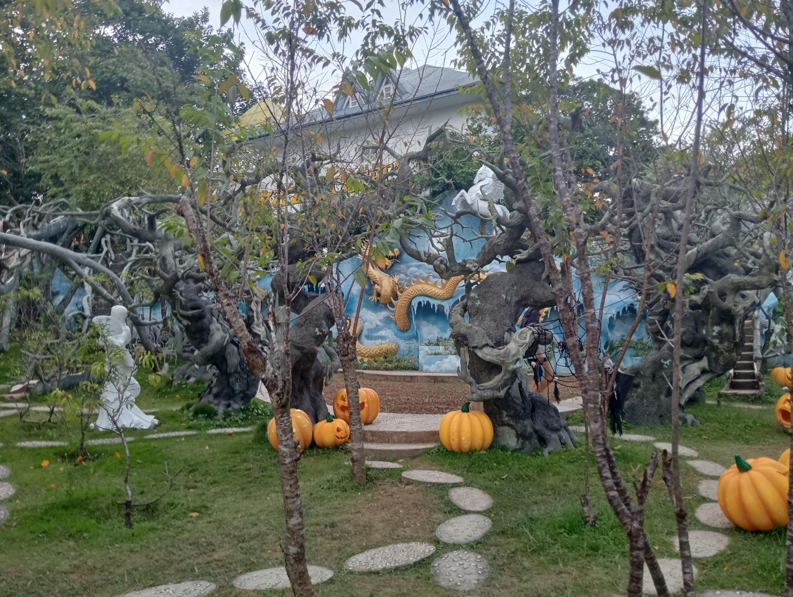 Visiting Dalat's Crazy House on the Golden Buddha Ride | TDA